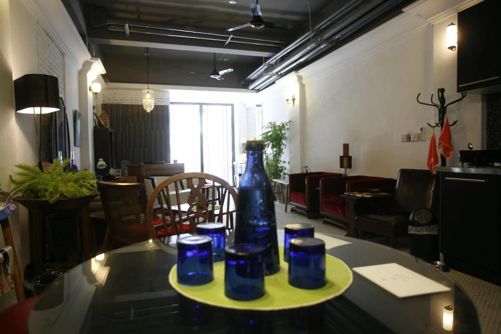 白狗公寓amo B&B市區金三角 東大門夜市 花蓮市 エクステリア 写真