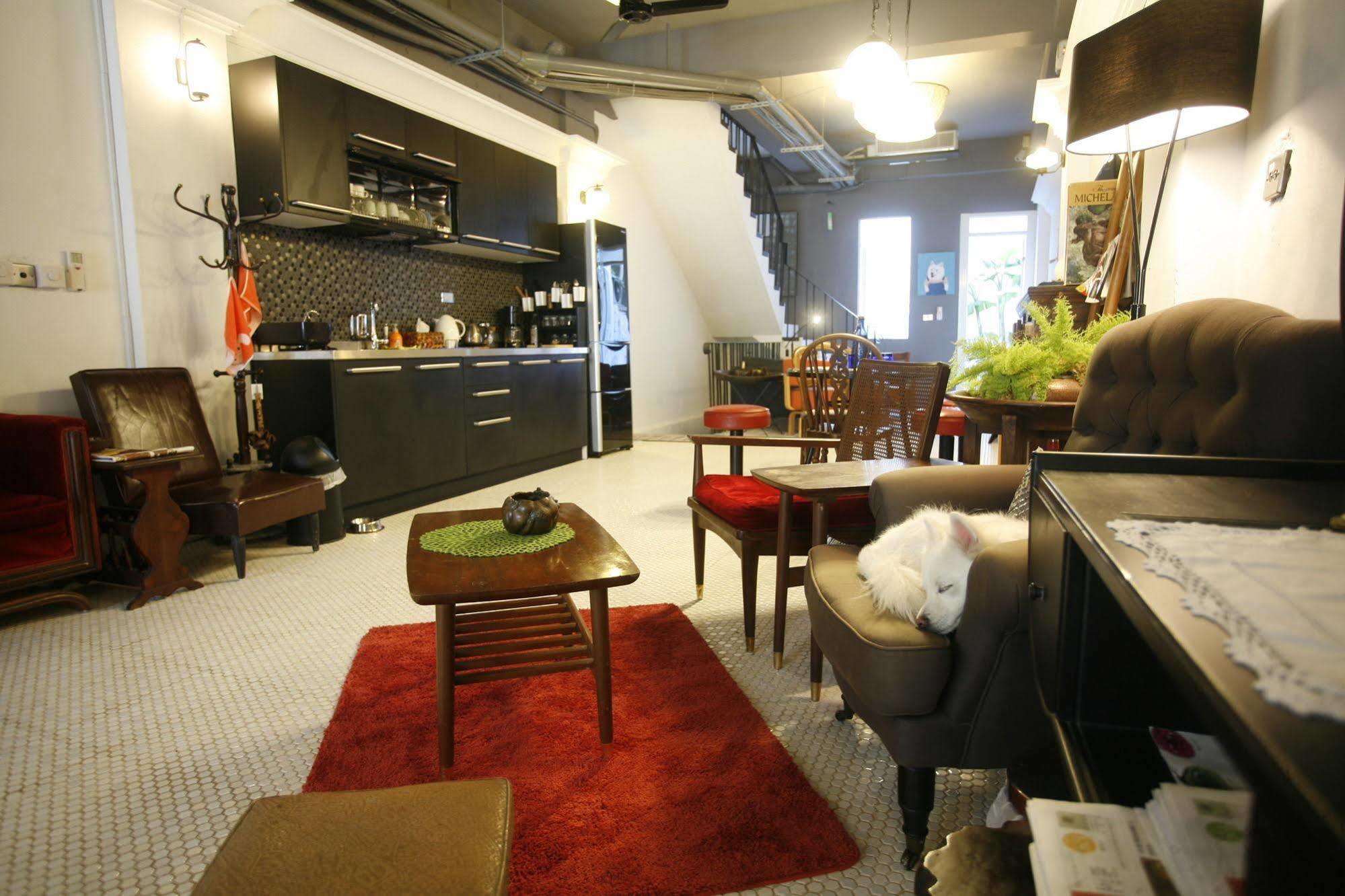 白狗公寓amo B&B市區金三角 東大門夜市 花蓮市 エクステリア 写真